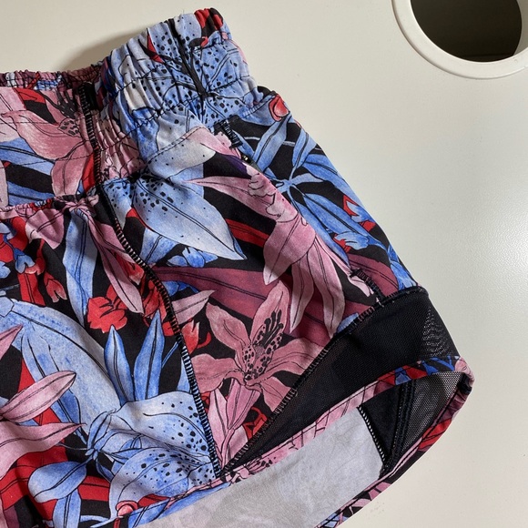 Hotty Hot Short 2.5” - Picture 4 of 7